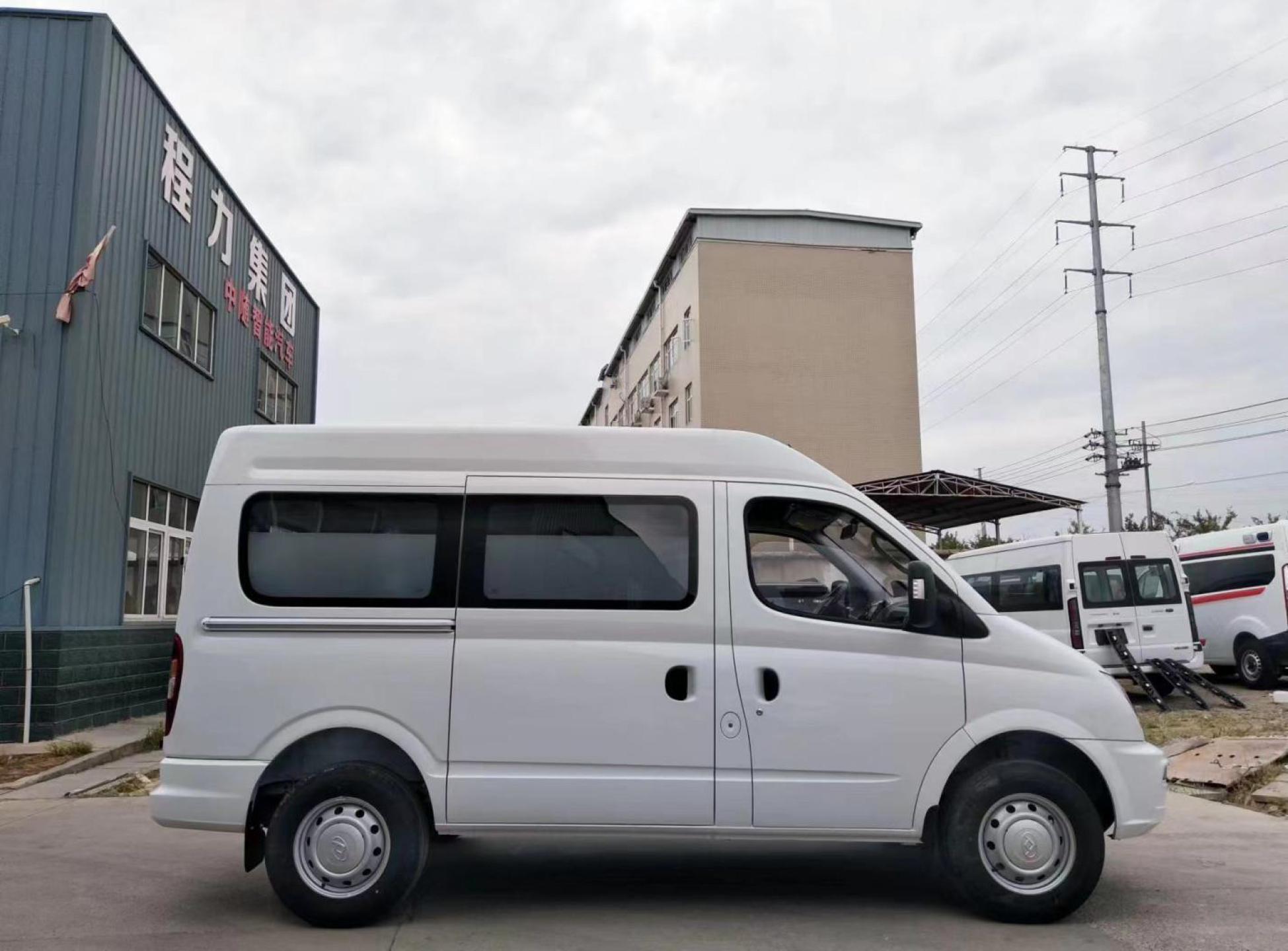 大通V80短轴伤残转运车