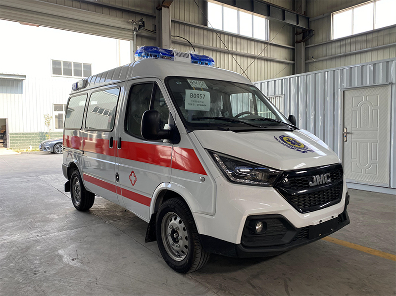 江铃特顺短轴转运型救护车