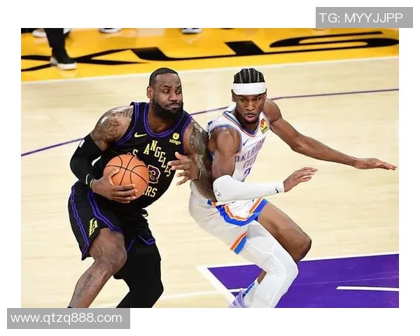 詹姆斯带领湖人对阵雷霆精彩比赛视频回顾与分析