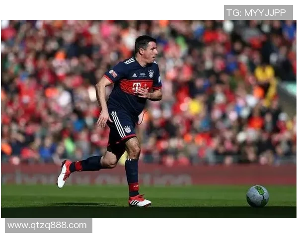 曼联传奇老将对决拜仁慕尼黑元老赛场重温经典对抗激情再现