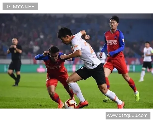 杭州足球队与重庆足球队赛后复盘分析战术配合与表现亮点